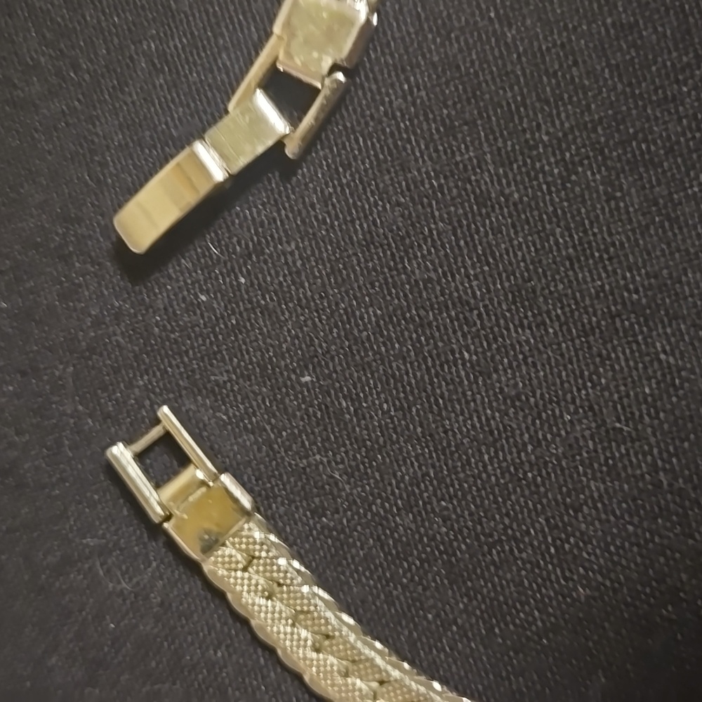 Classic Gold-Tone Necklace - Picture 4 of 4